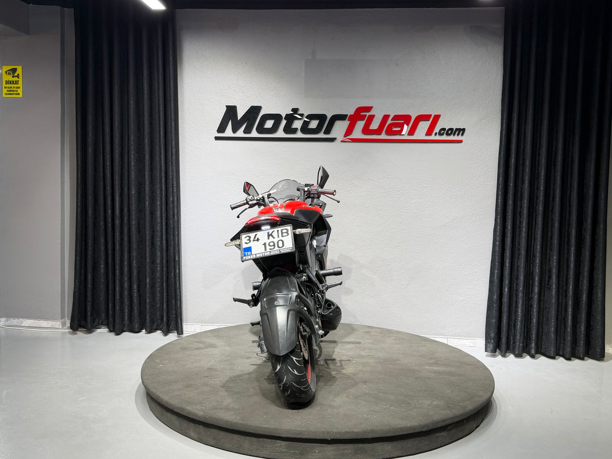 BAJAJ PULSAR RS-200 ABS