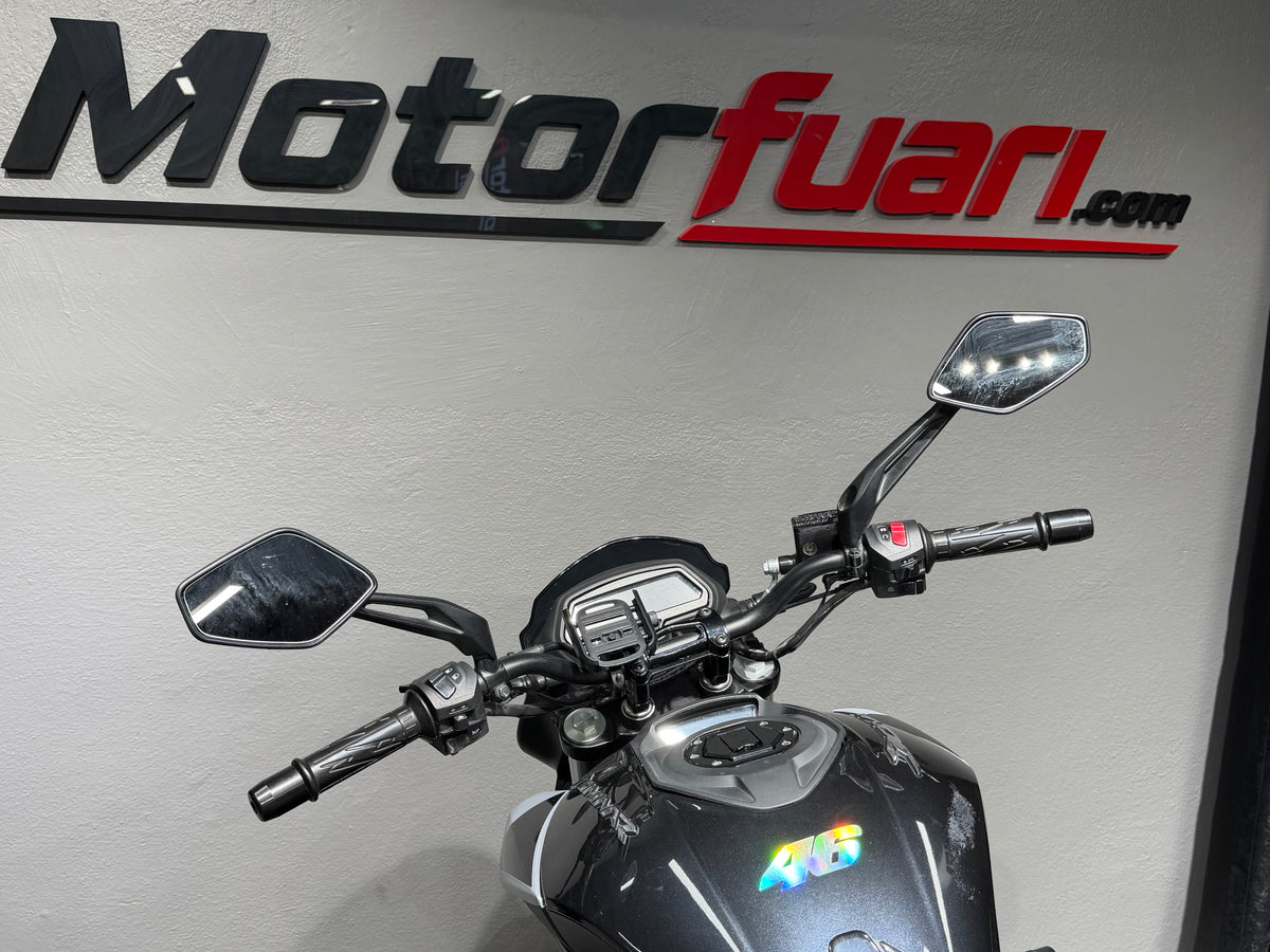 BAJAJ DOMINAR 250 D