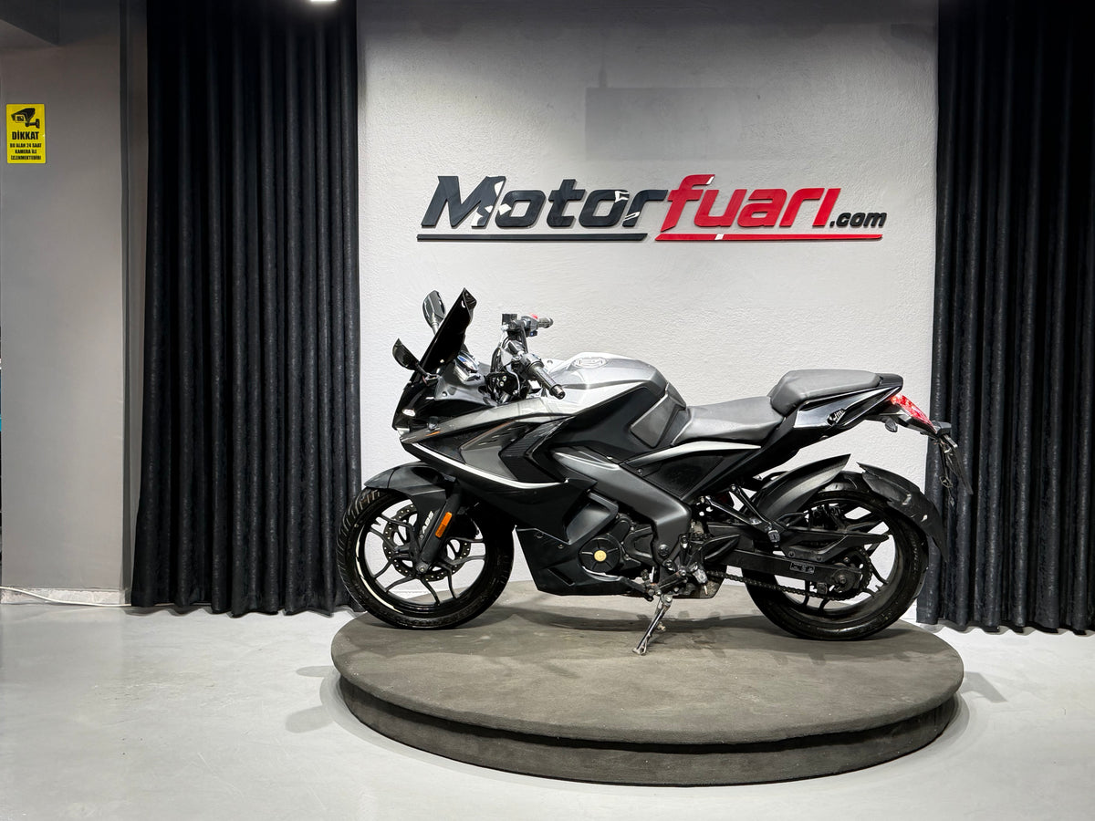 BAJAJ PULSAR RS 200 ABS