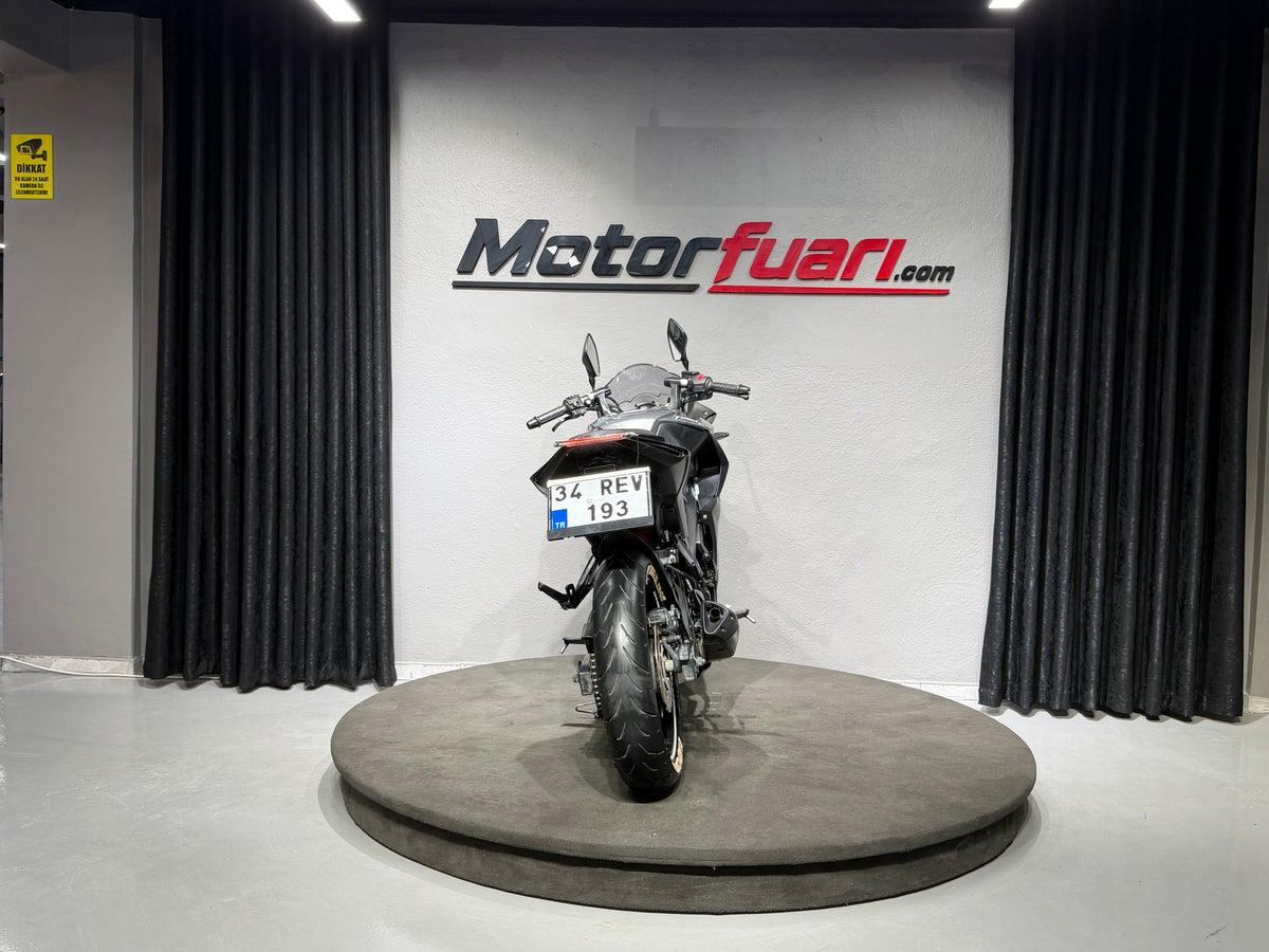 BAJAJ PULSAR RS 200 ABS 2025