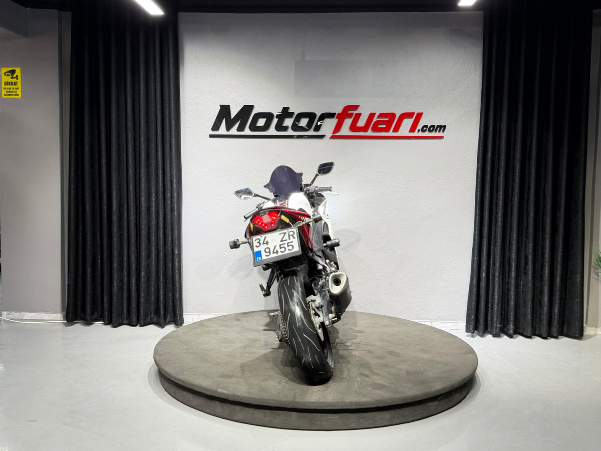 YAMAHA YZF R-25 2016