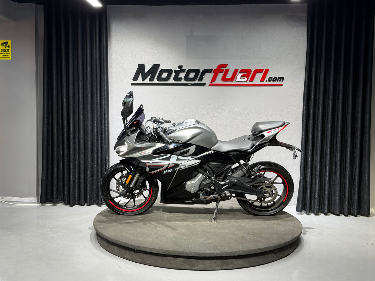 CFMOTO 250SR