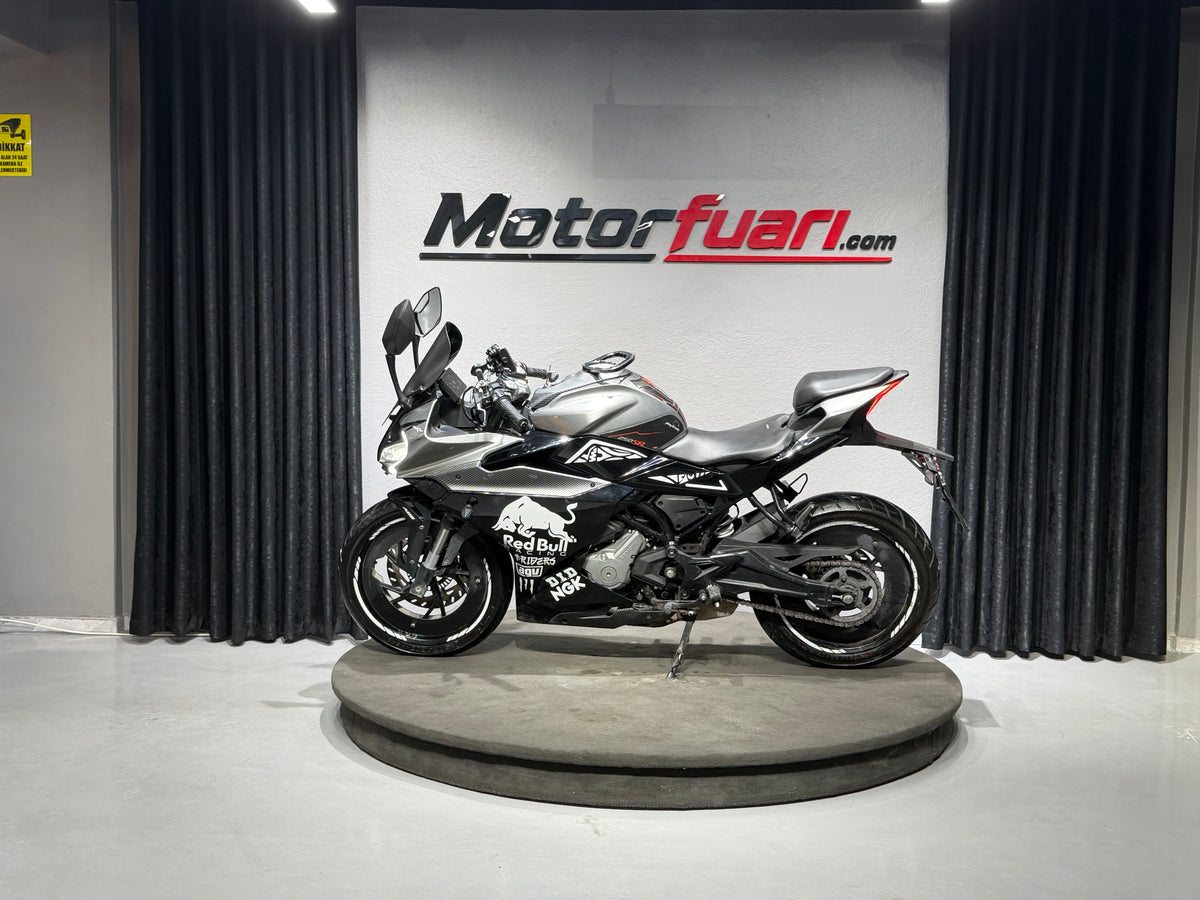 CFMOTO 250 SR