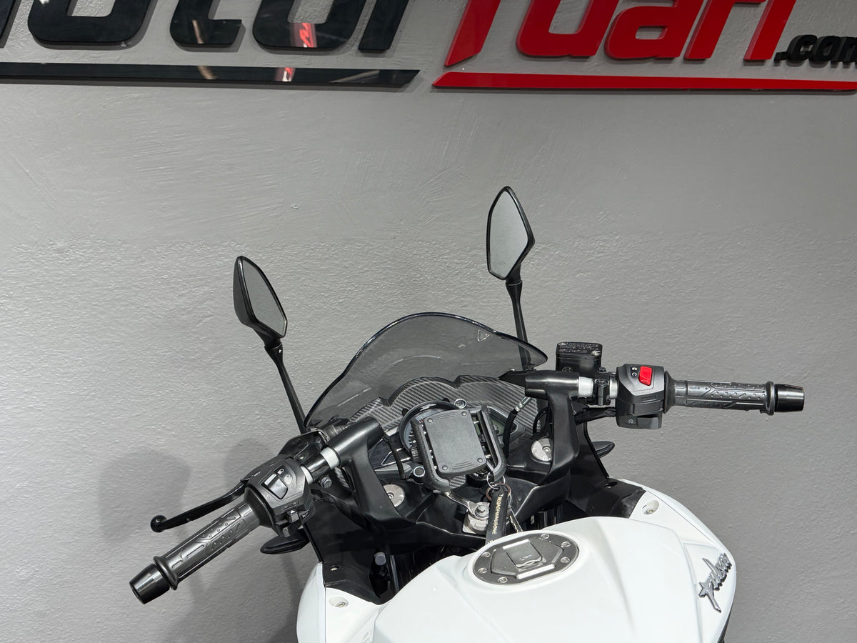 BAJAJ PULSAR RS 200 ABS