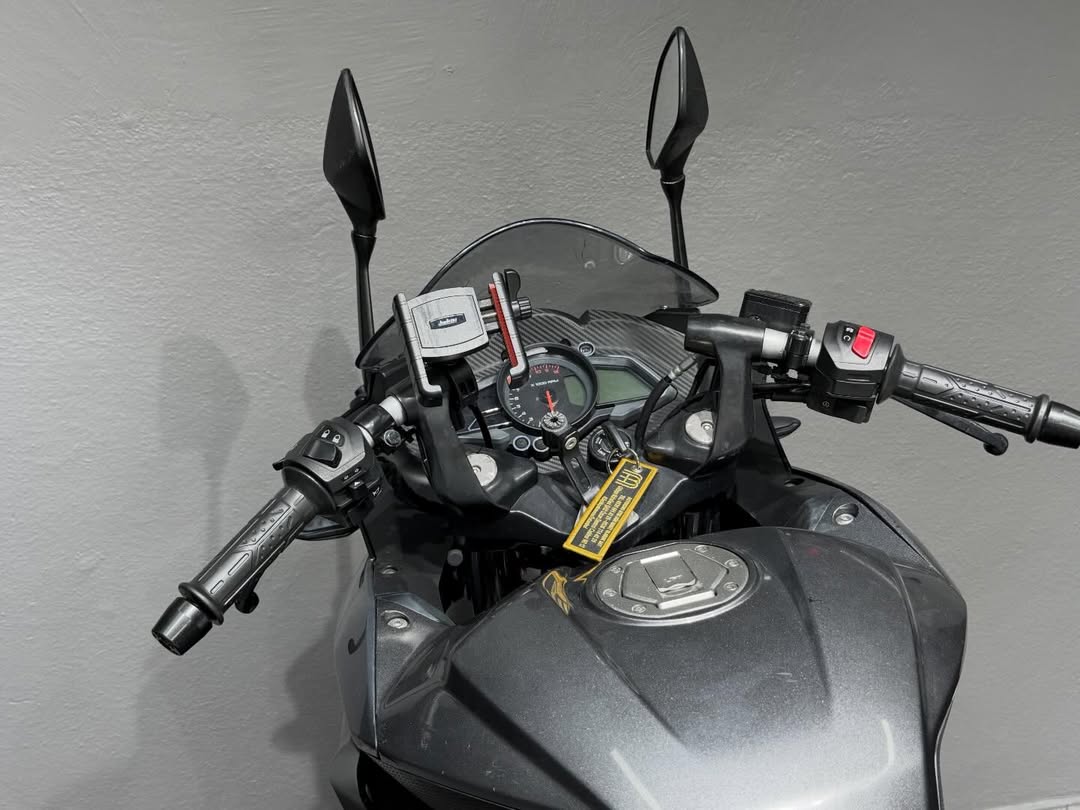 BAJAJ PULSAR RS-200 ABS 2024 5