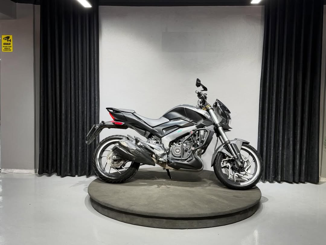 BAJAJ DOMINAR 400 2023 1