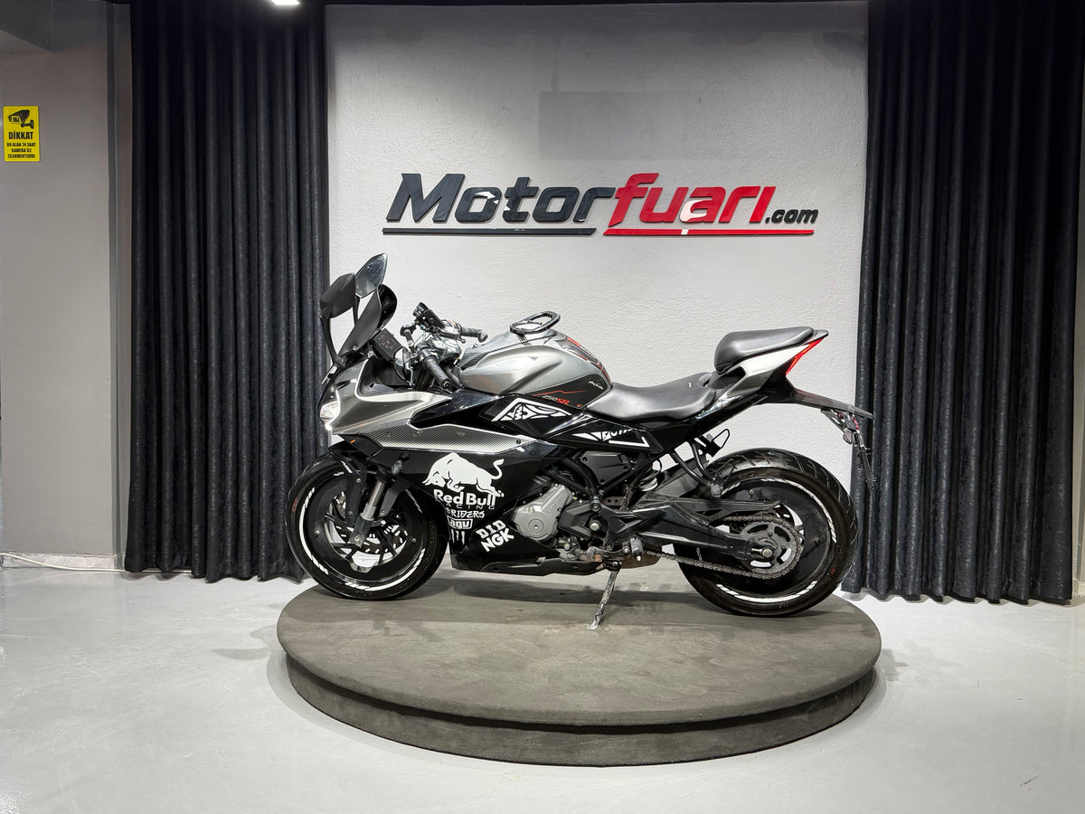 CFMOTO 250 SR