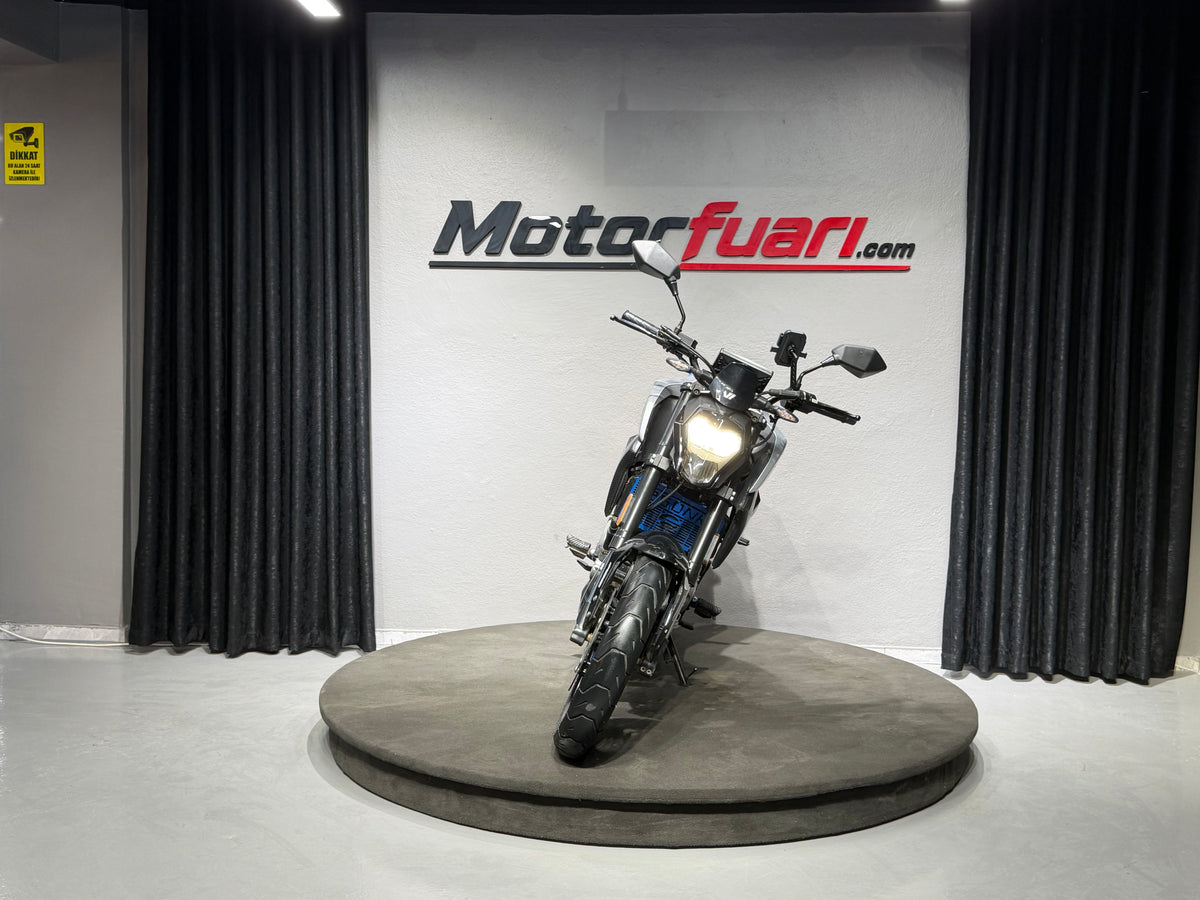 CFMOTO 250 NK