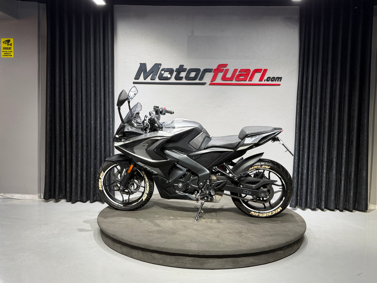 BAJAJ PULSAR RS 200 ABS 2025