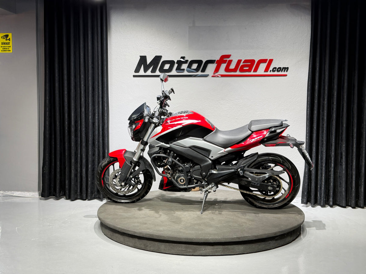 BAJAJ DOMINAR 250D