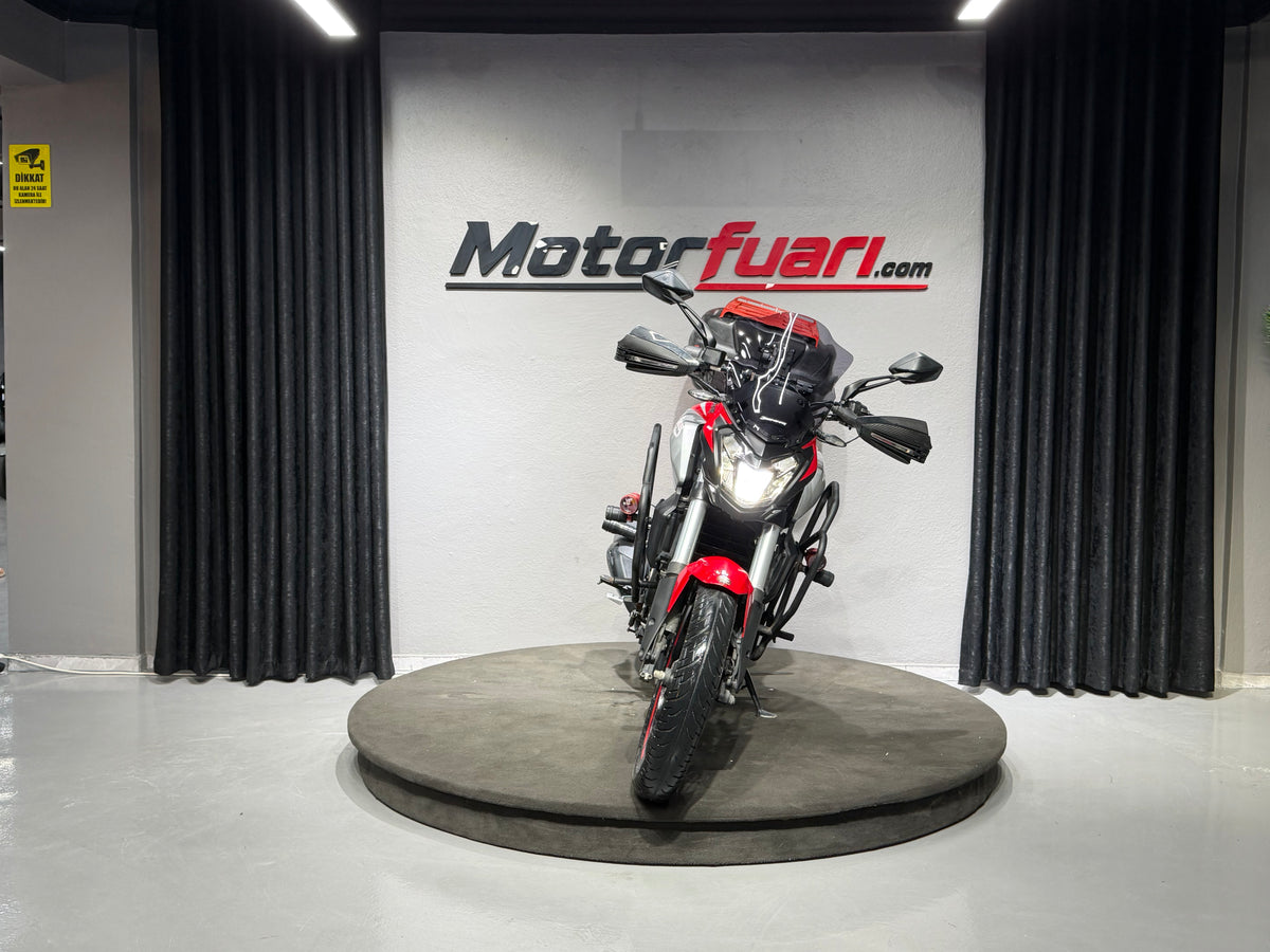 BAJAJ DOMINAR 250 D