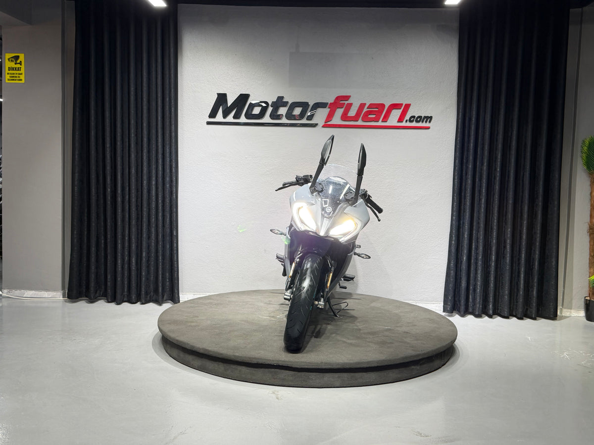 CFMOTO 250 SR