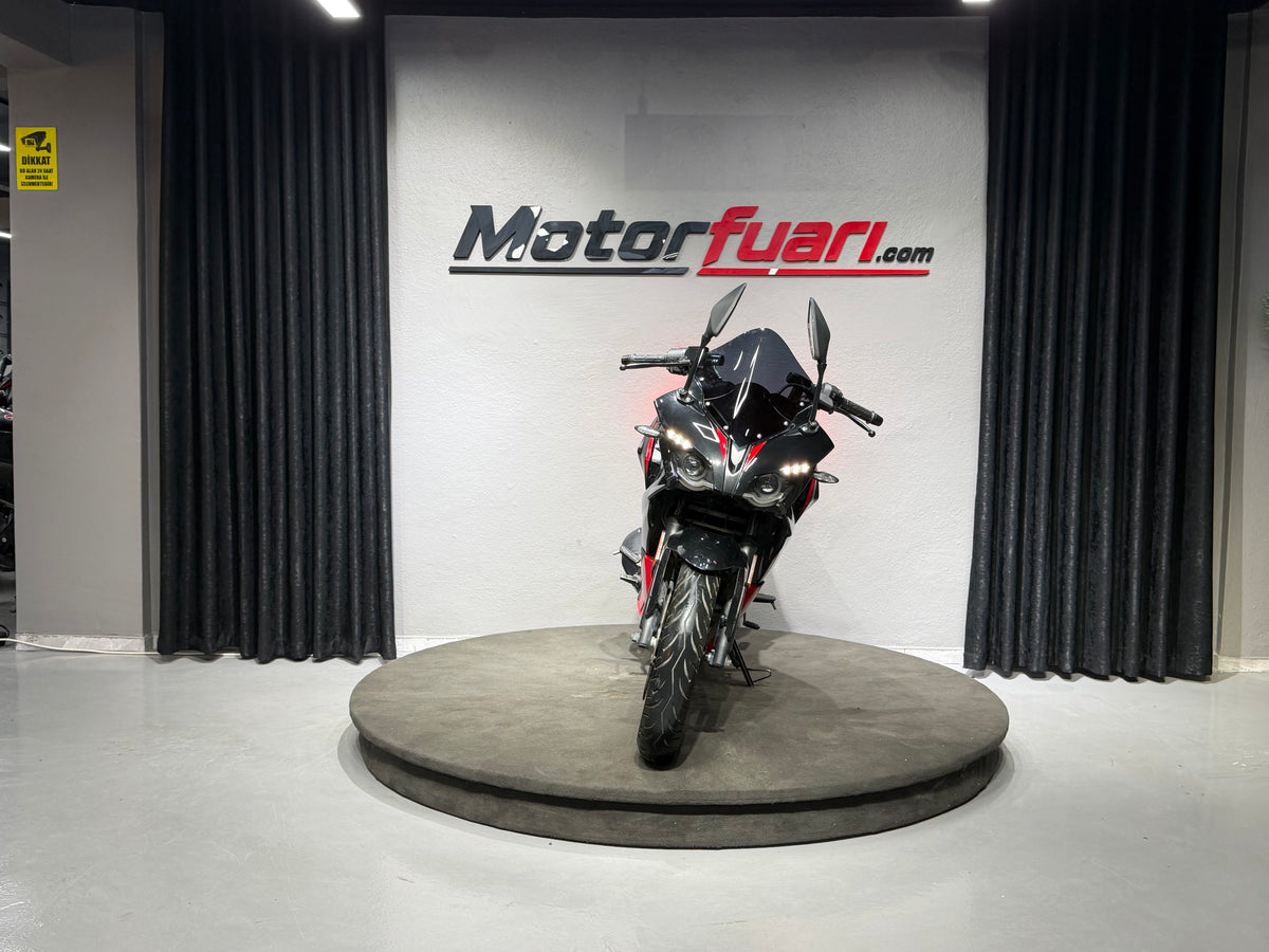 BAJAJ PULSAR RS 200 UG