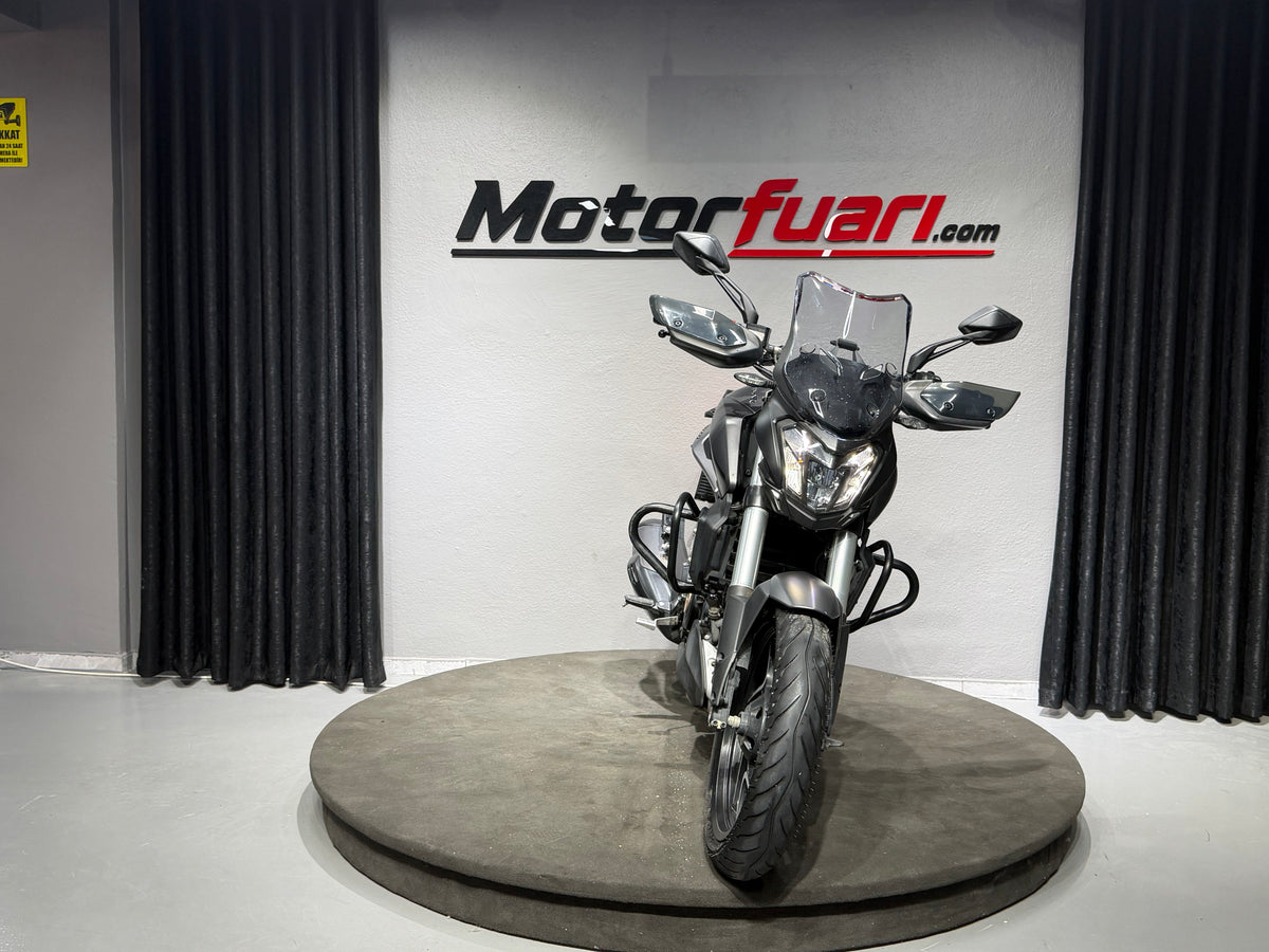 BAJAJ DOMINAR 400 UG 2024