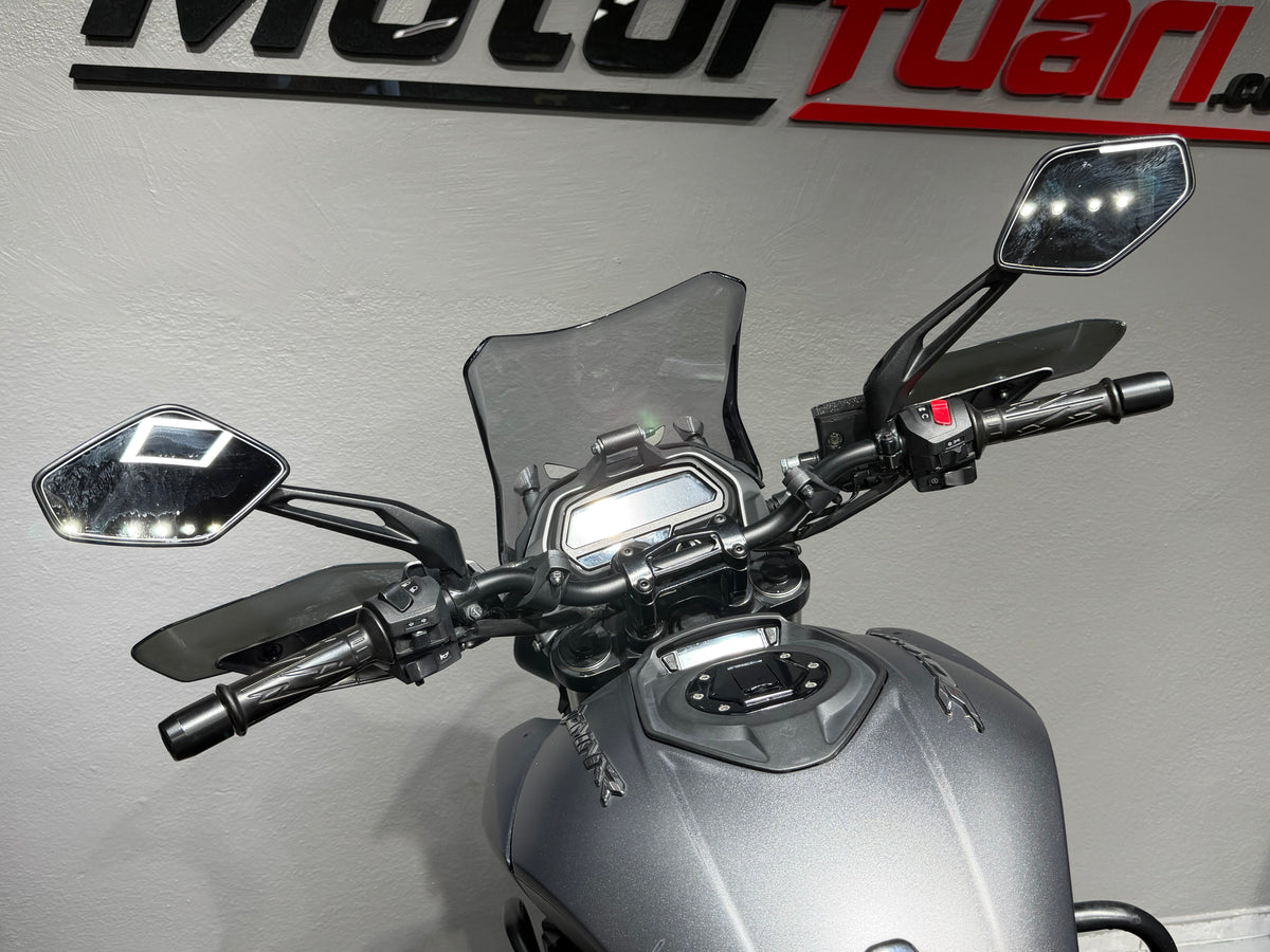 BAJAJ DOMINAR 400 UG 2024