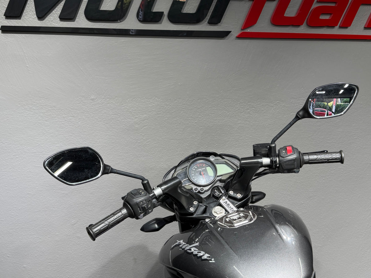 BAJAJ PULSAR NS 200 ABS