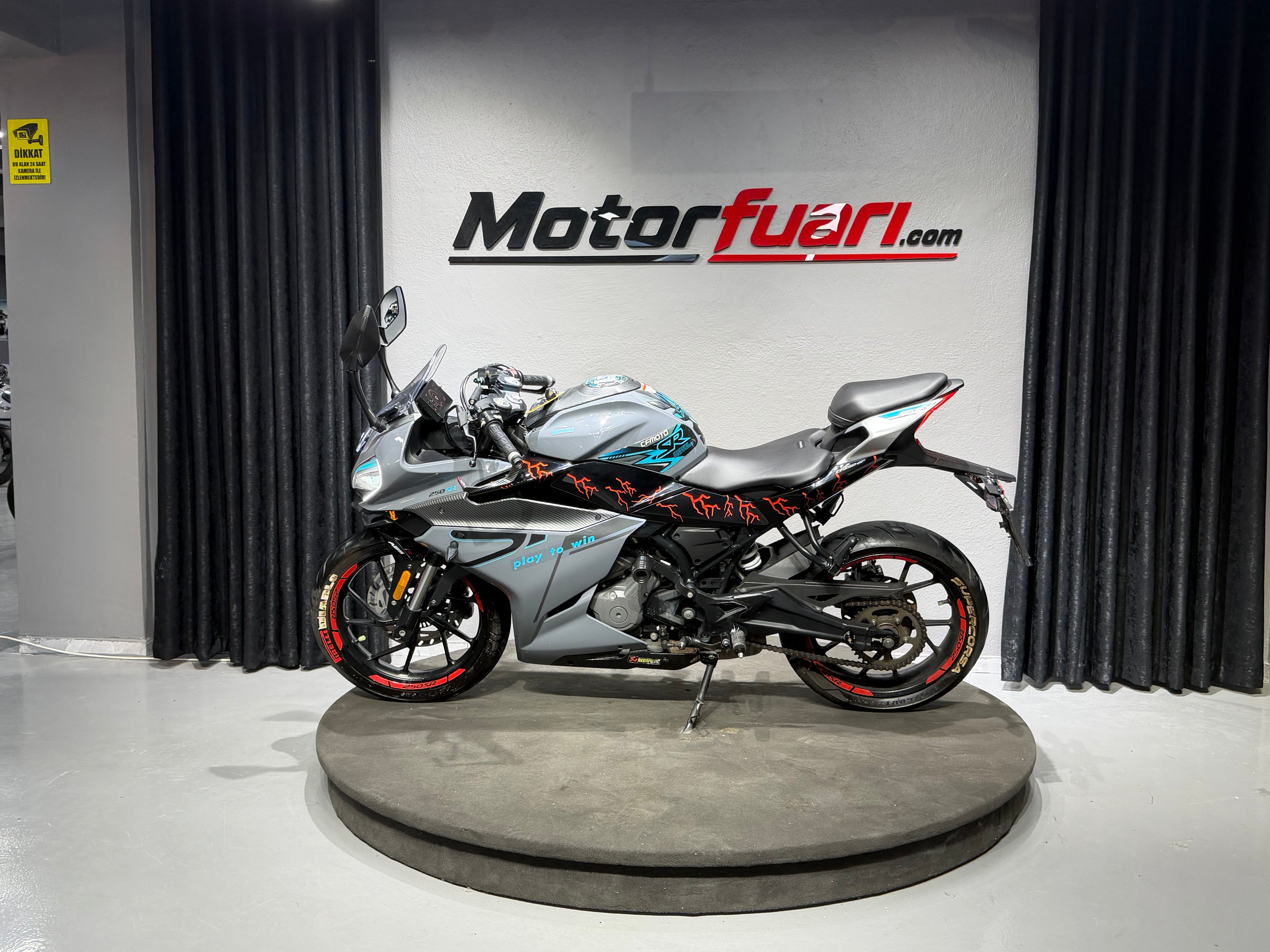 CFMOTO 250SR 2024