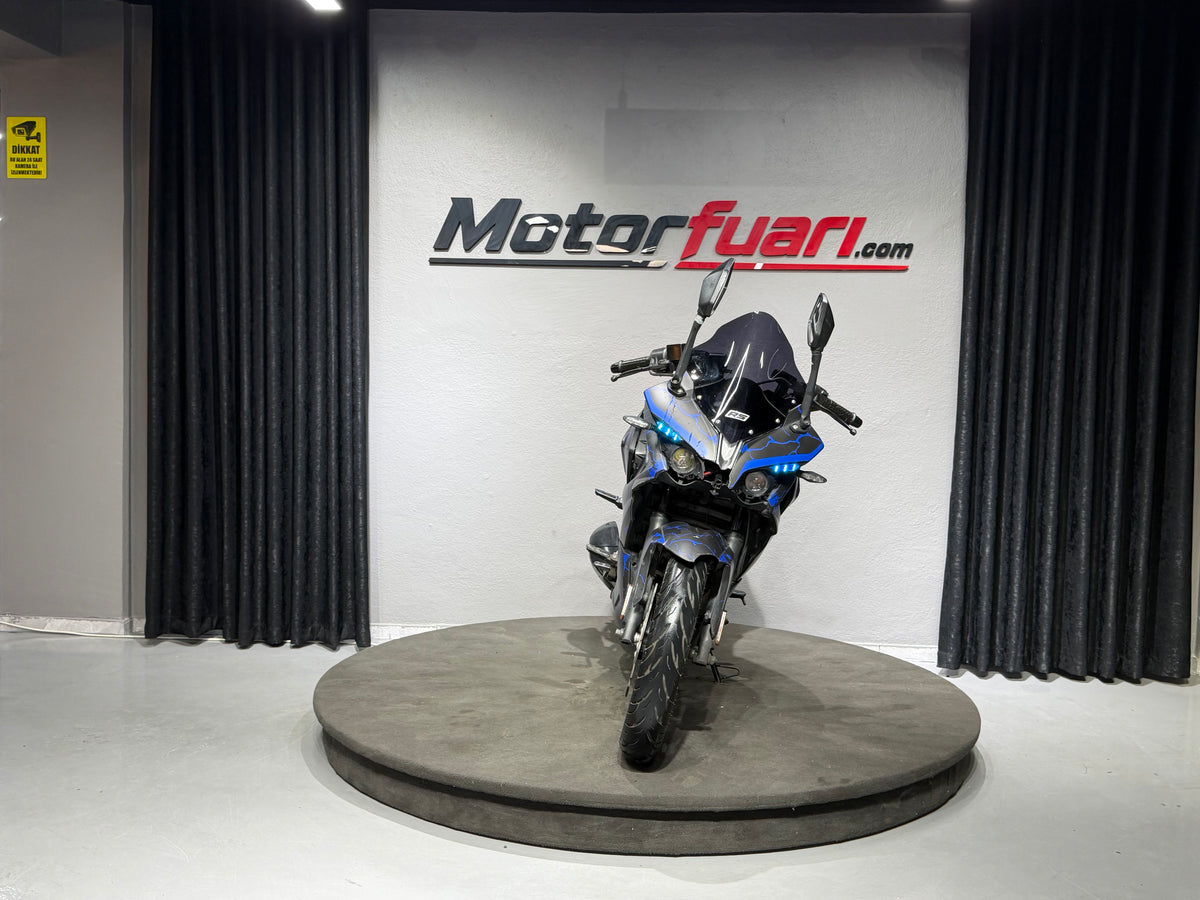 BAJAJ PULSAR RS 200 ABS