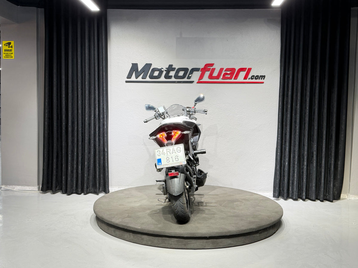 BAJAJ PUSLAR RS 200 ABS