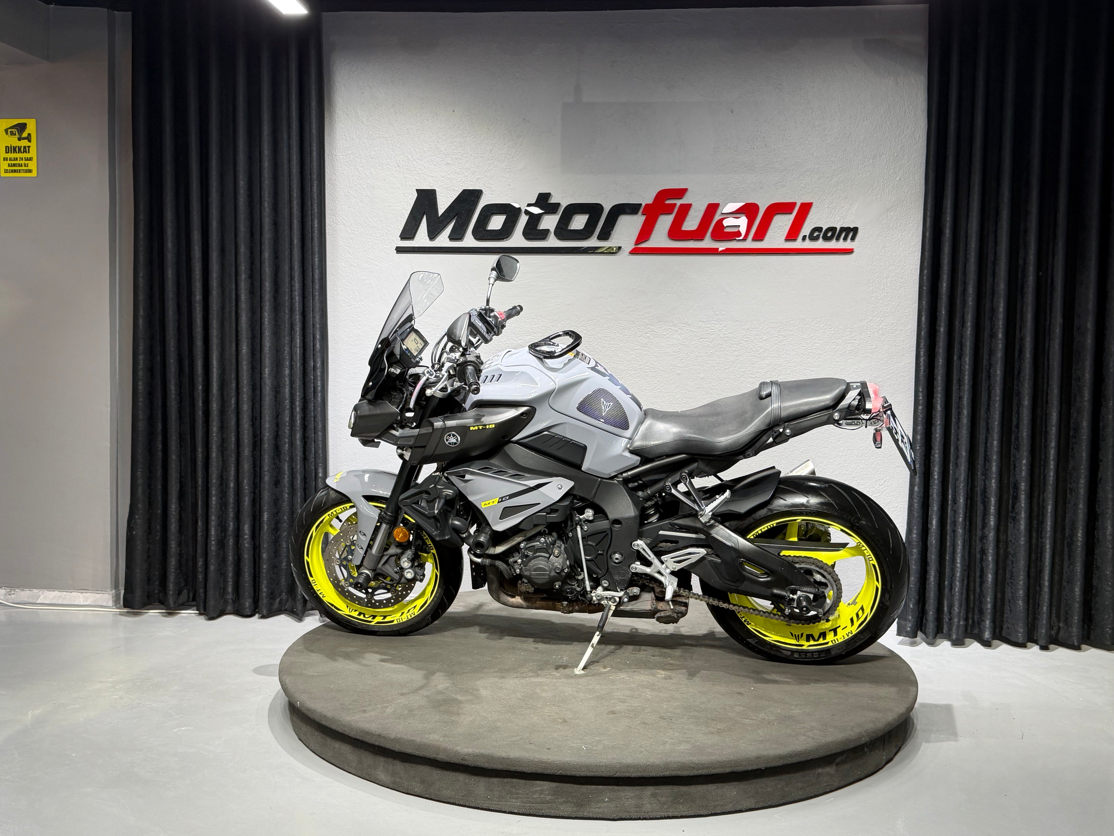 YAMAHA MT-10