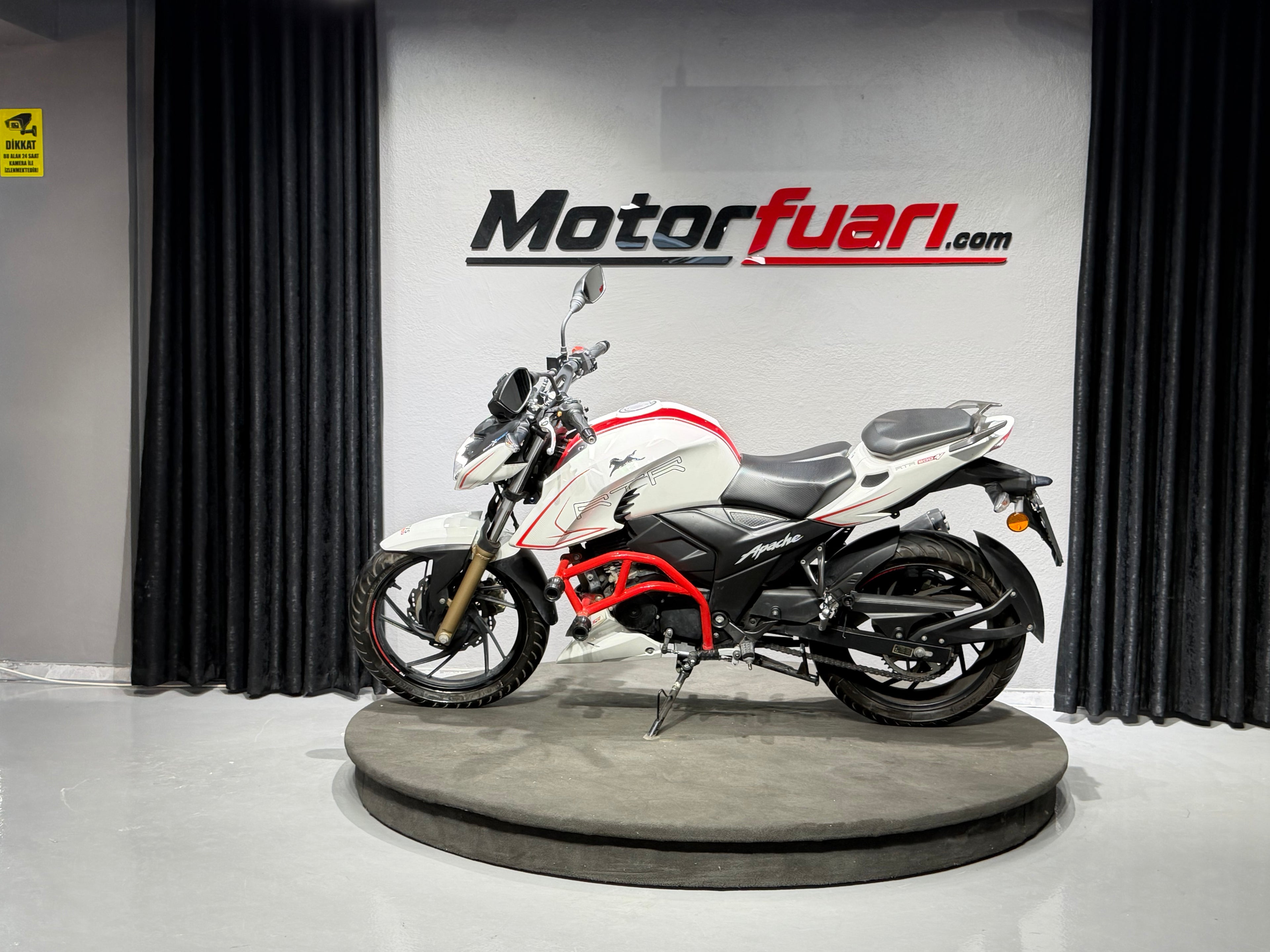 TVS Apache RTR 200