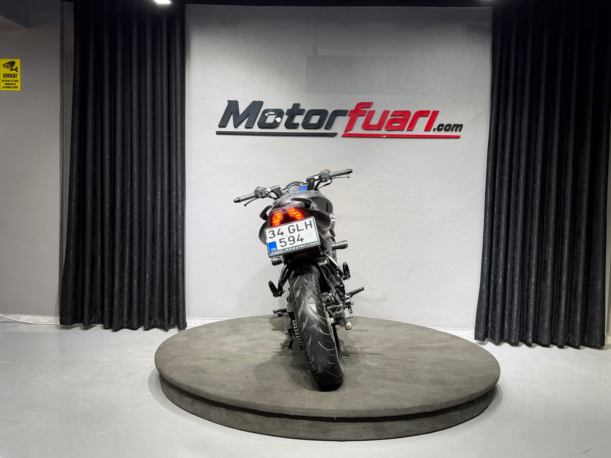 BAJAJ PULSAR NS 200 ABS