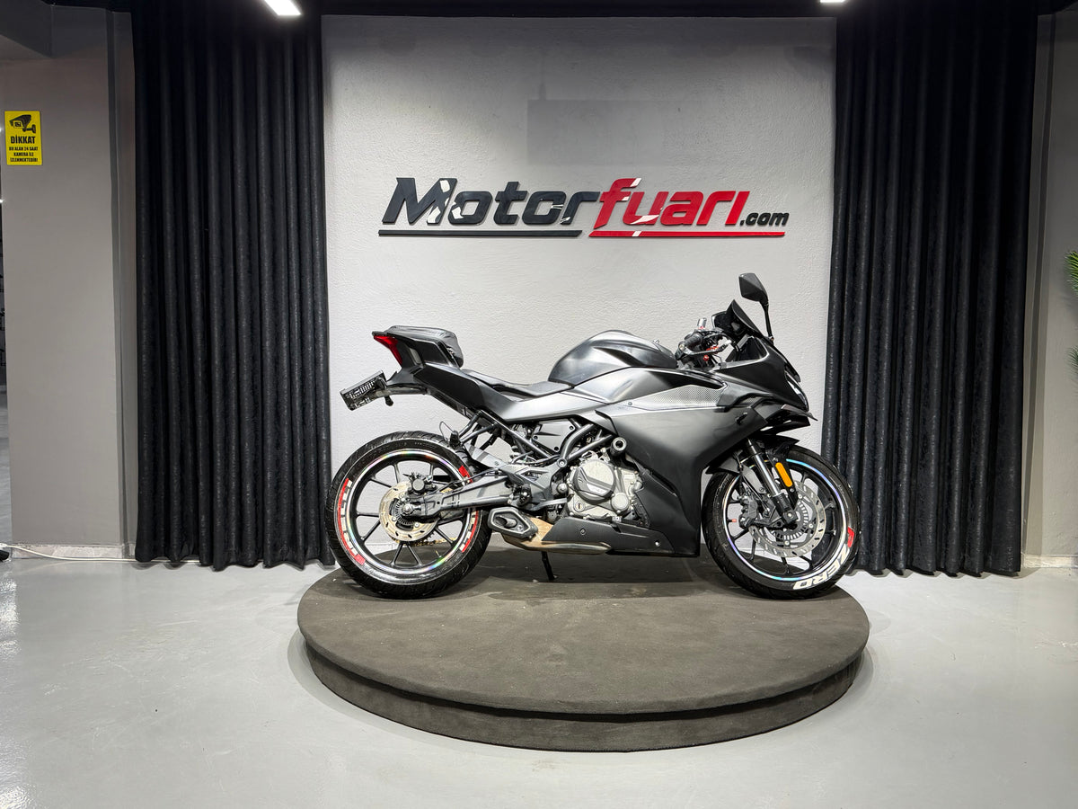 CFMOTO 250 SR