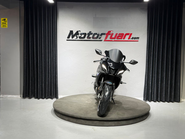 YAMAHA R7