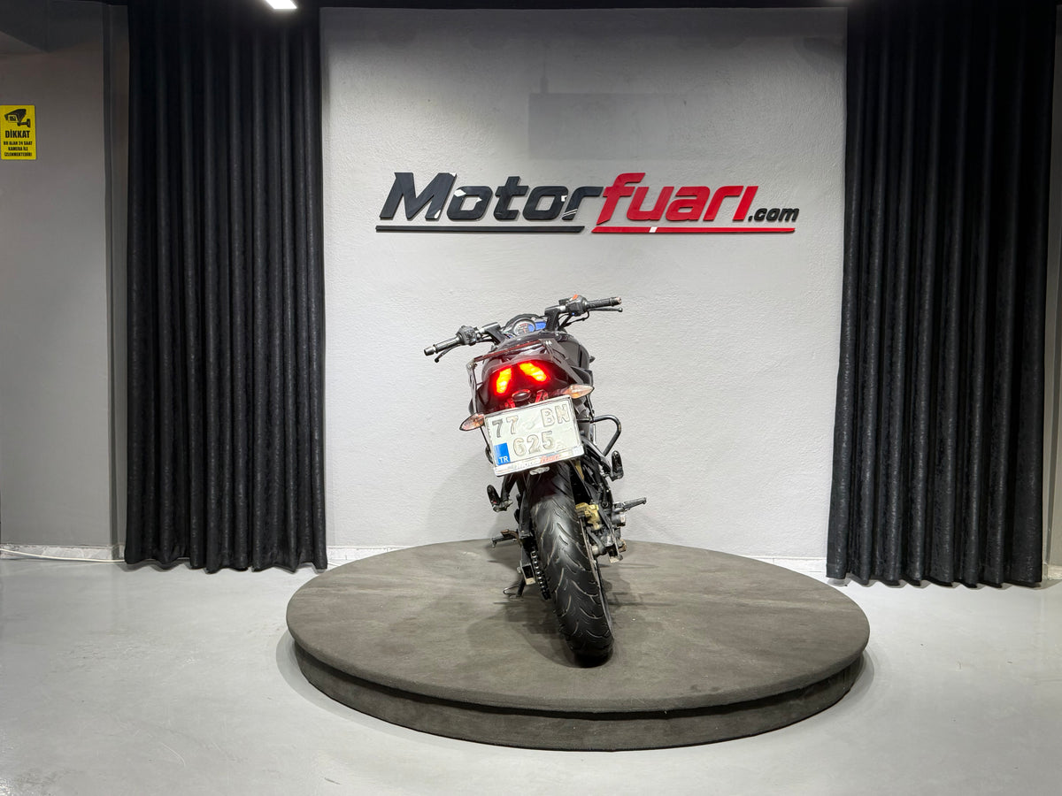 BAJAJ PULSAR NS 200 ABS