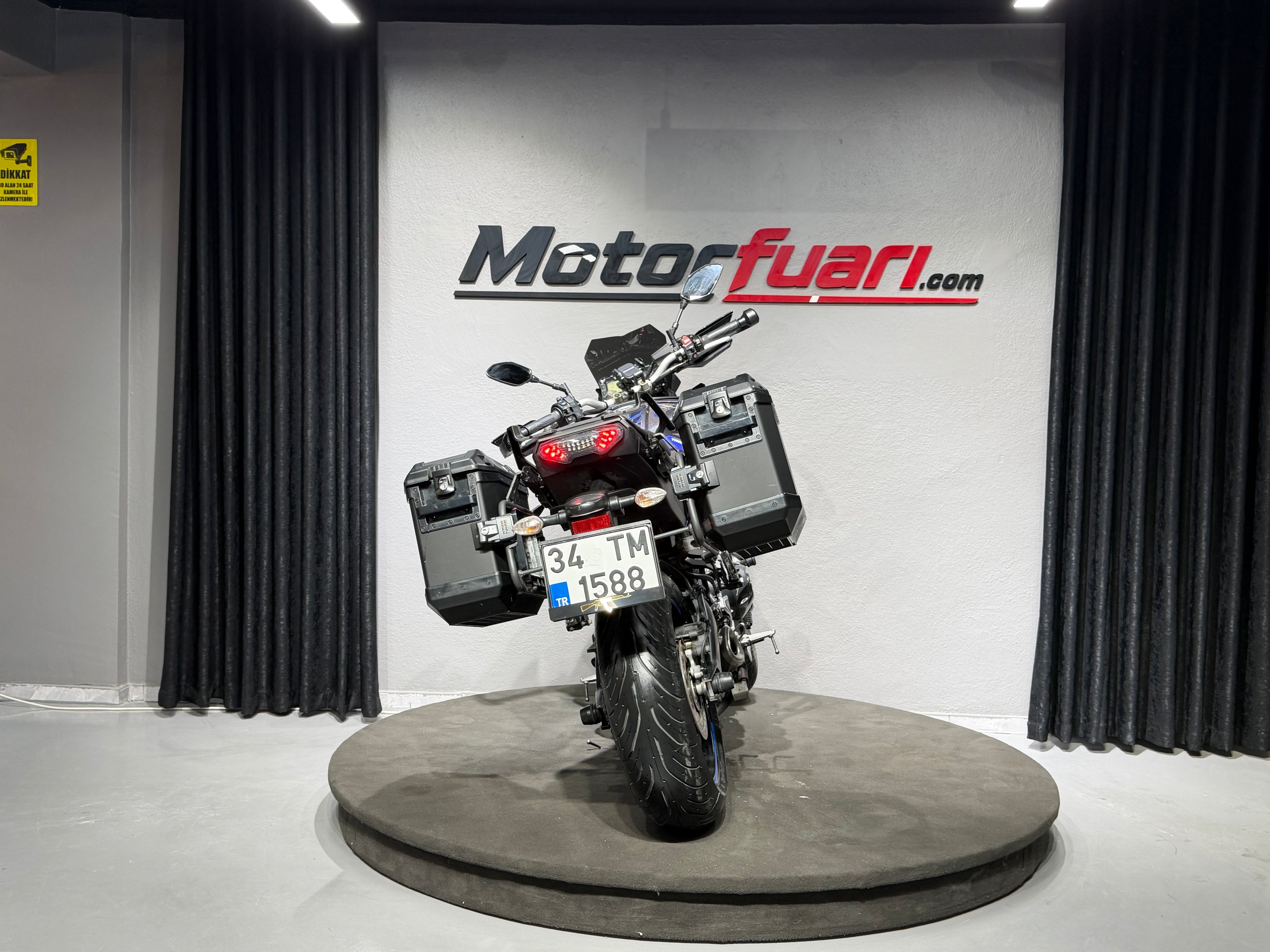 YAMAHA TRACER 9