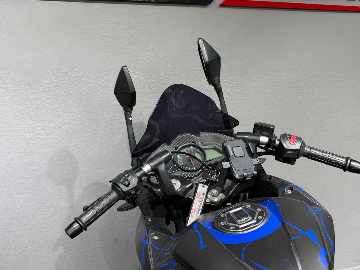 BAJAJ PULSAR RS 200 ABS