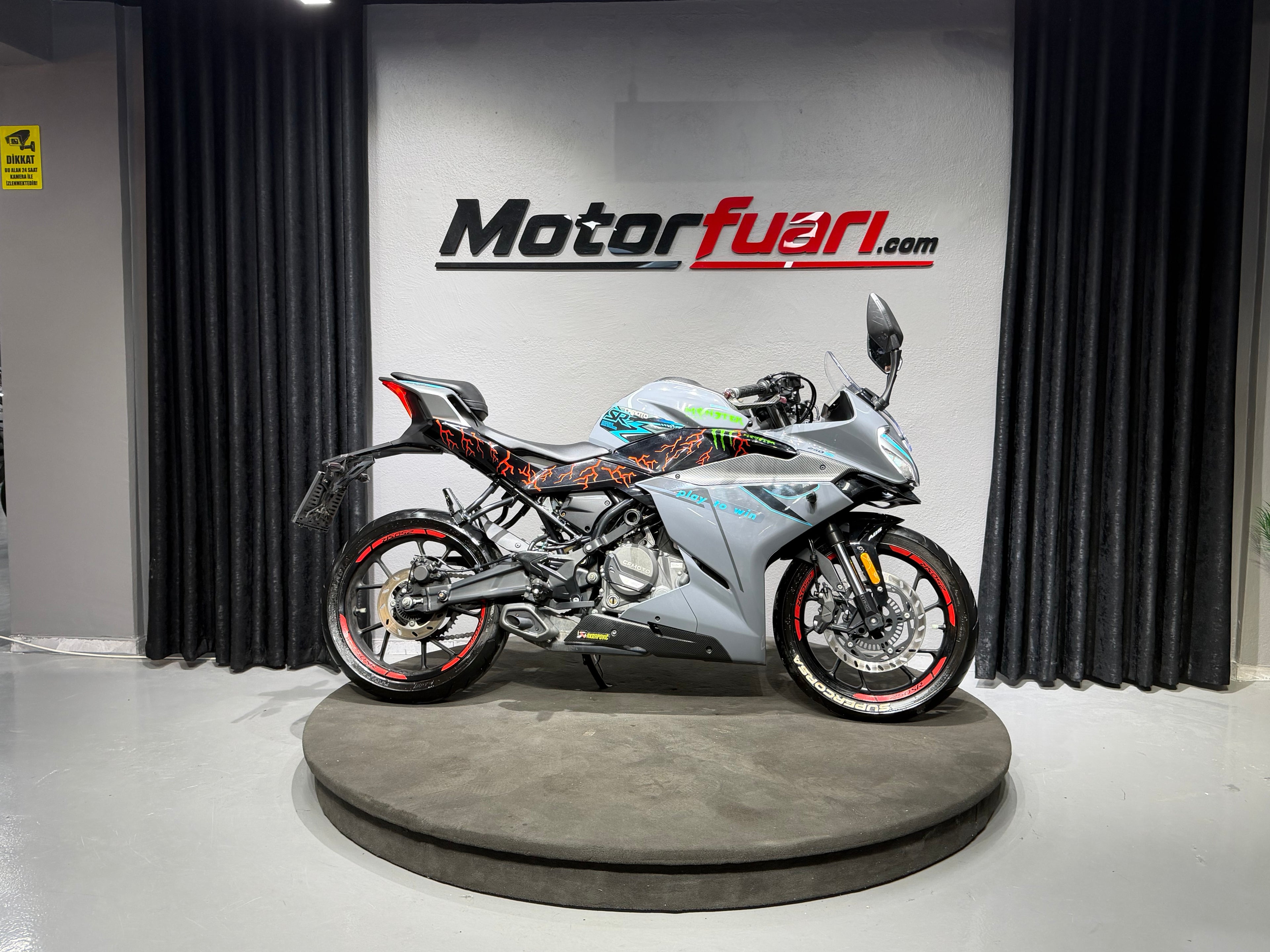 CFMOTO 250SR 2024