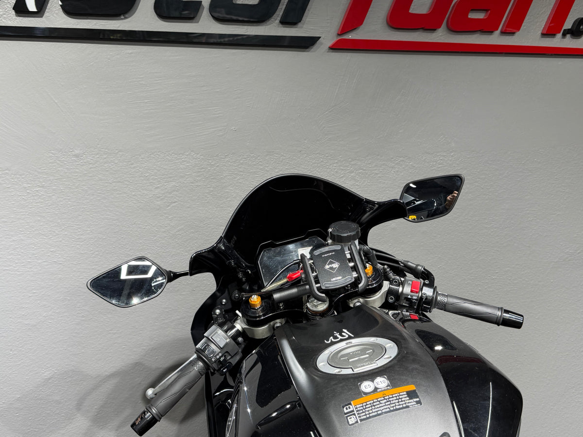 YAMAHA R7