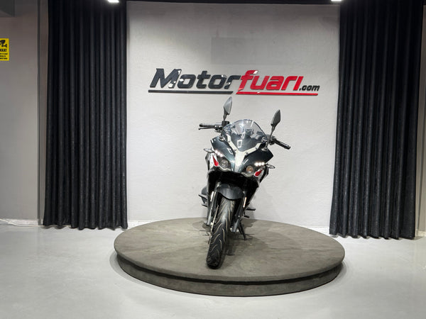 BAJAJ PULSAR RS 200 ABS