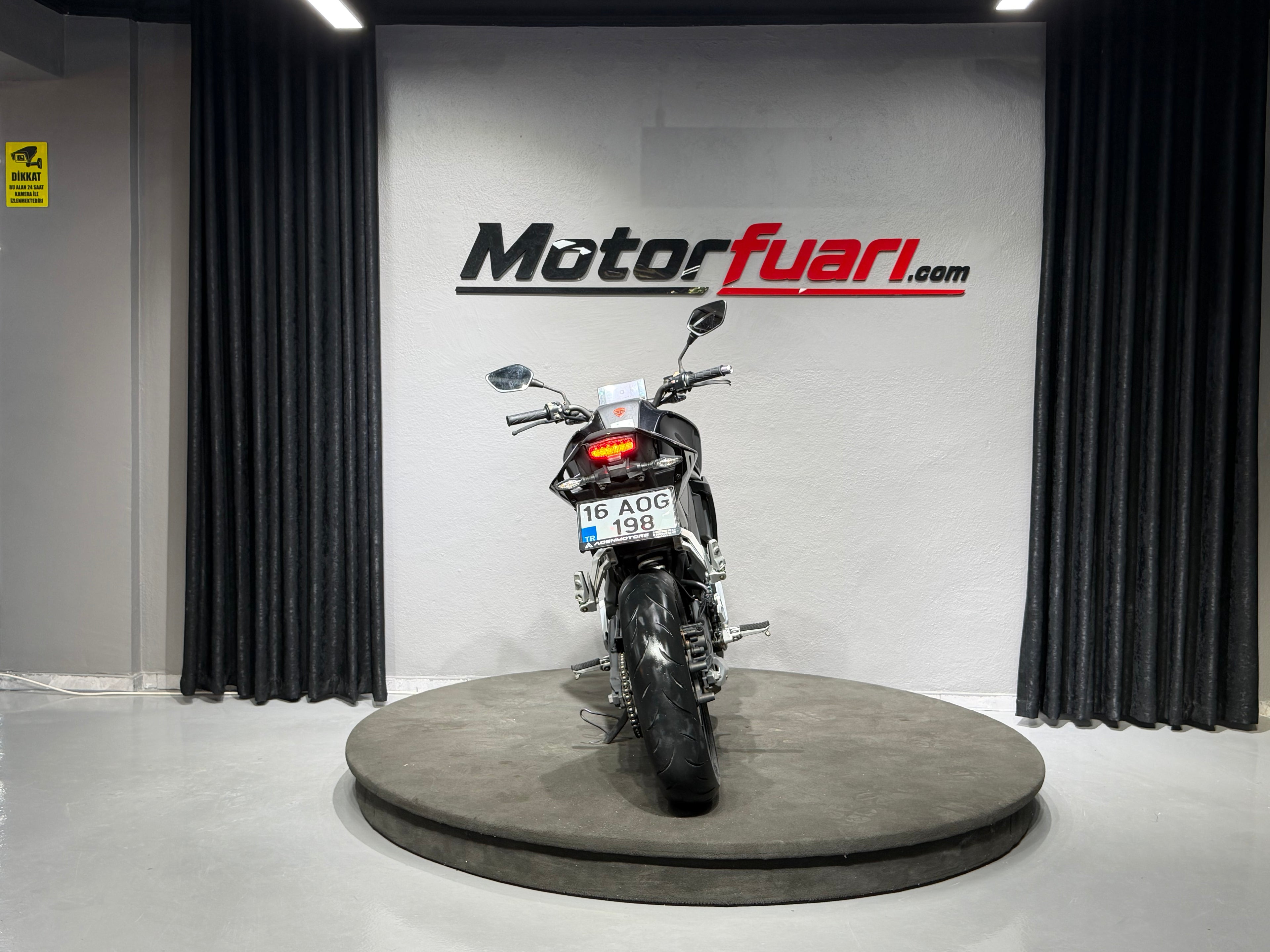 CFMOTO 250 NK 2021