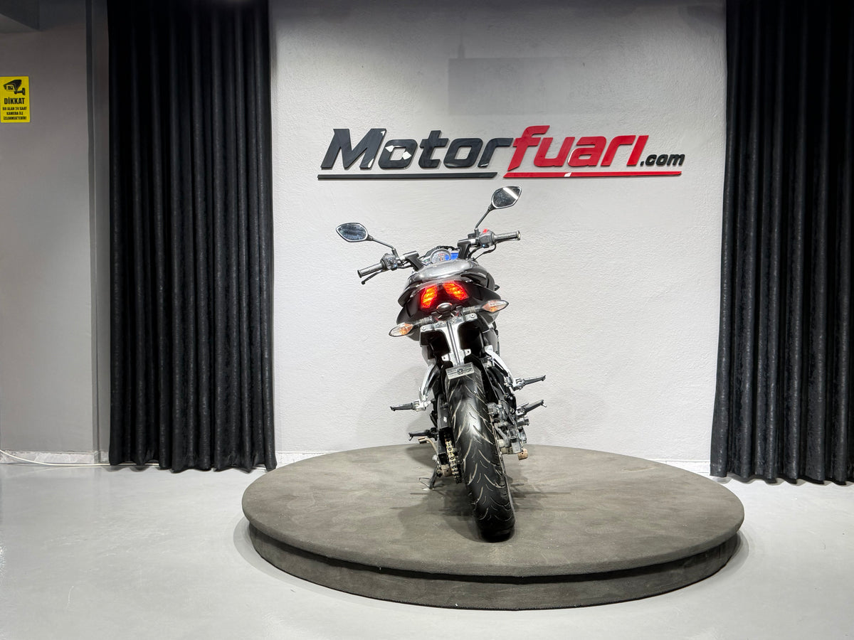 BAJAJ PULSAR NS 200 ABS