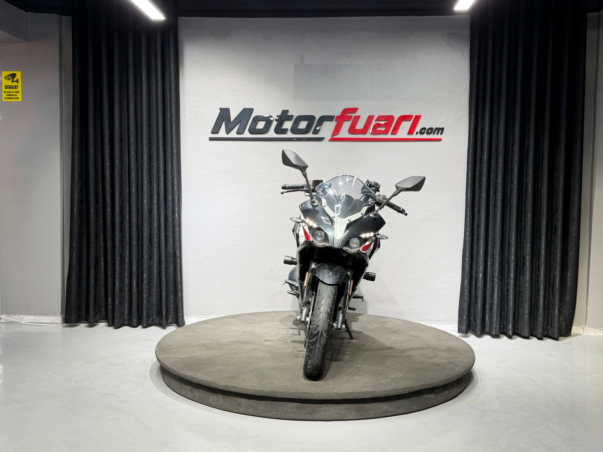 BAJAJ PUSLAR RS 200 ABS
