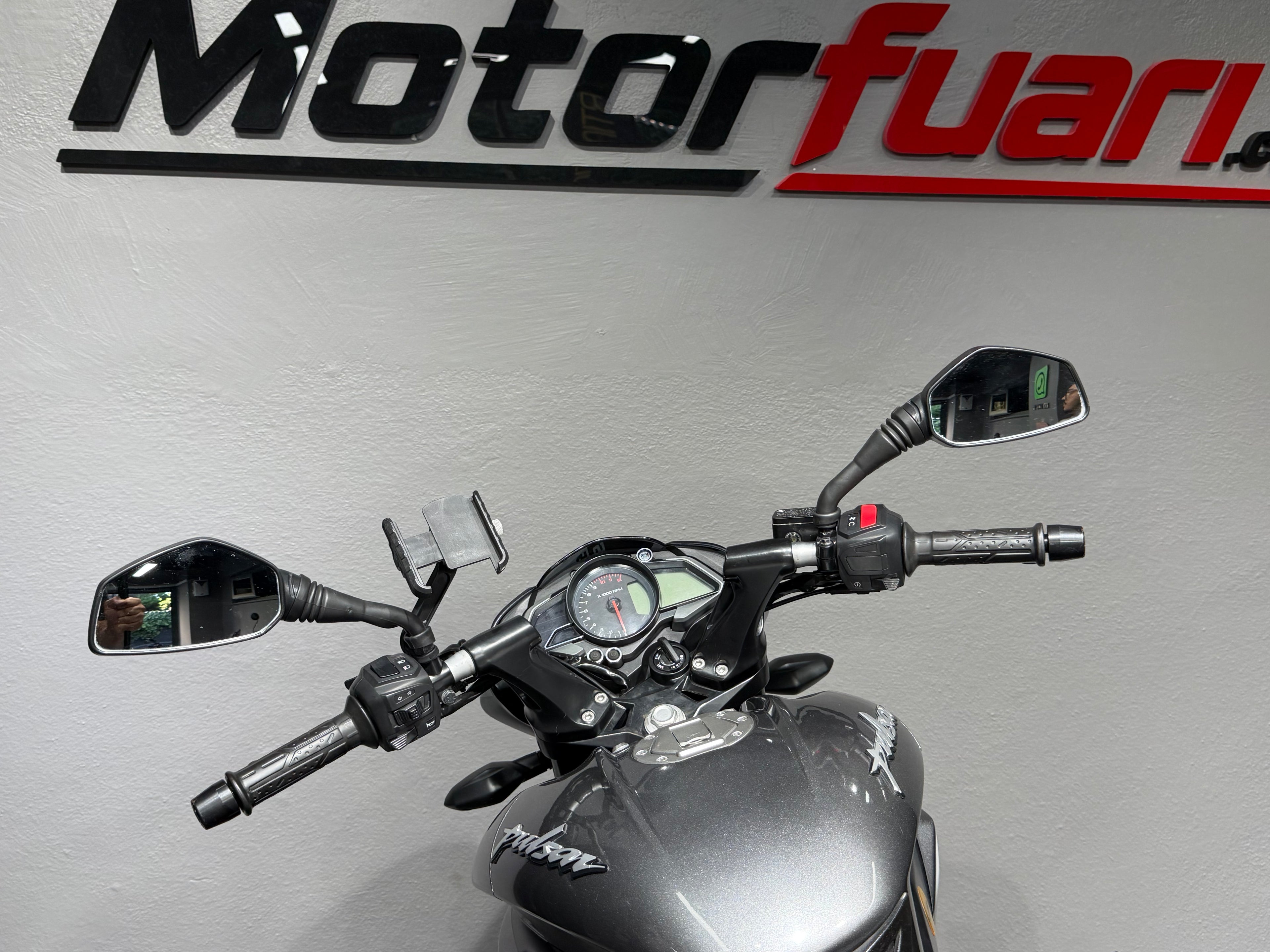 BAJAJ PULSAR NS-125 ABS