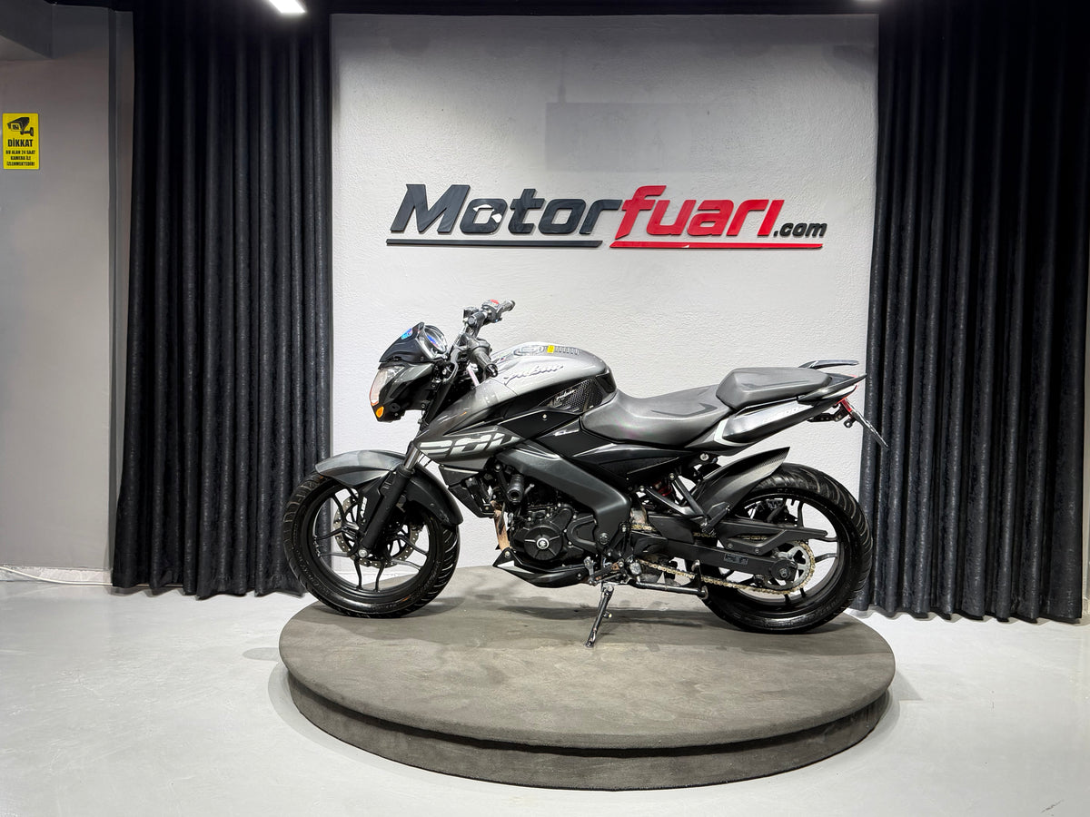 BAJAJ PULSAR NS 200 ABS