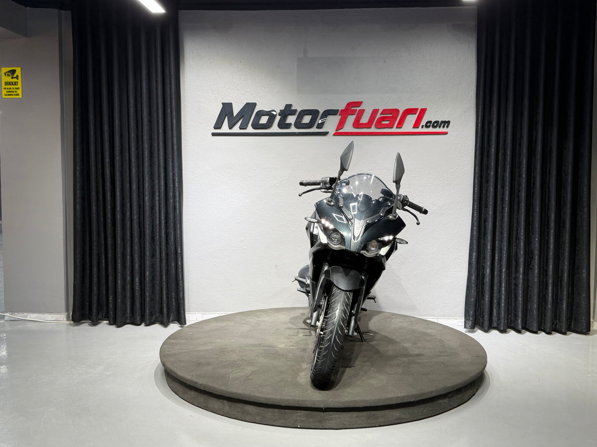 BAJAJ PULSAR RS 200 ABS