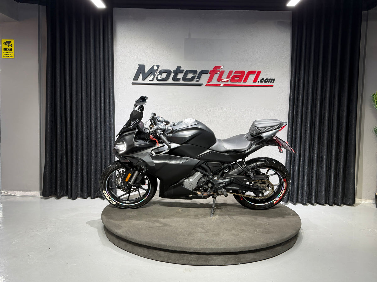 CFMOTO 250 SR