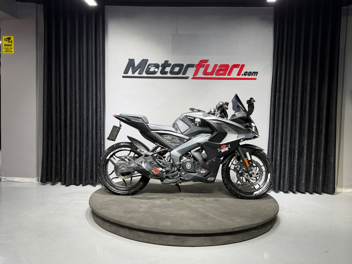 BAJAJ PULSAR RS 200 ABS