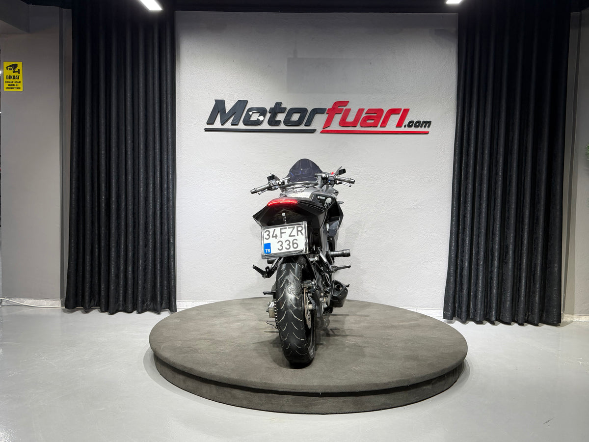 BAJAJ PULSAR RS 200 ABS