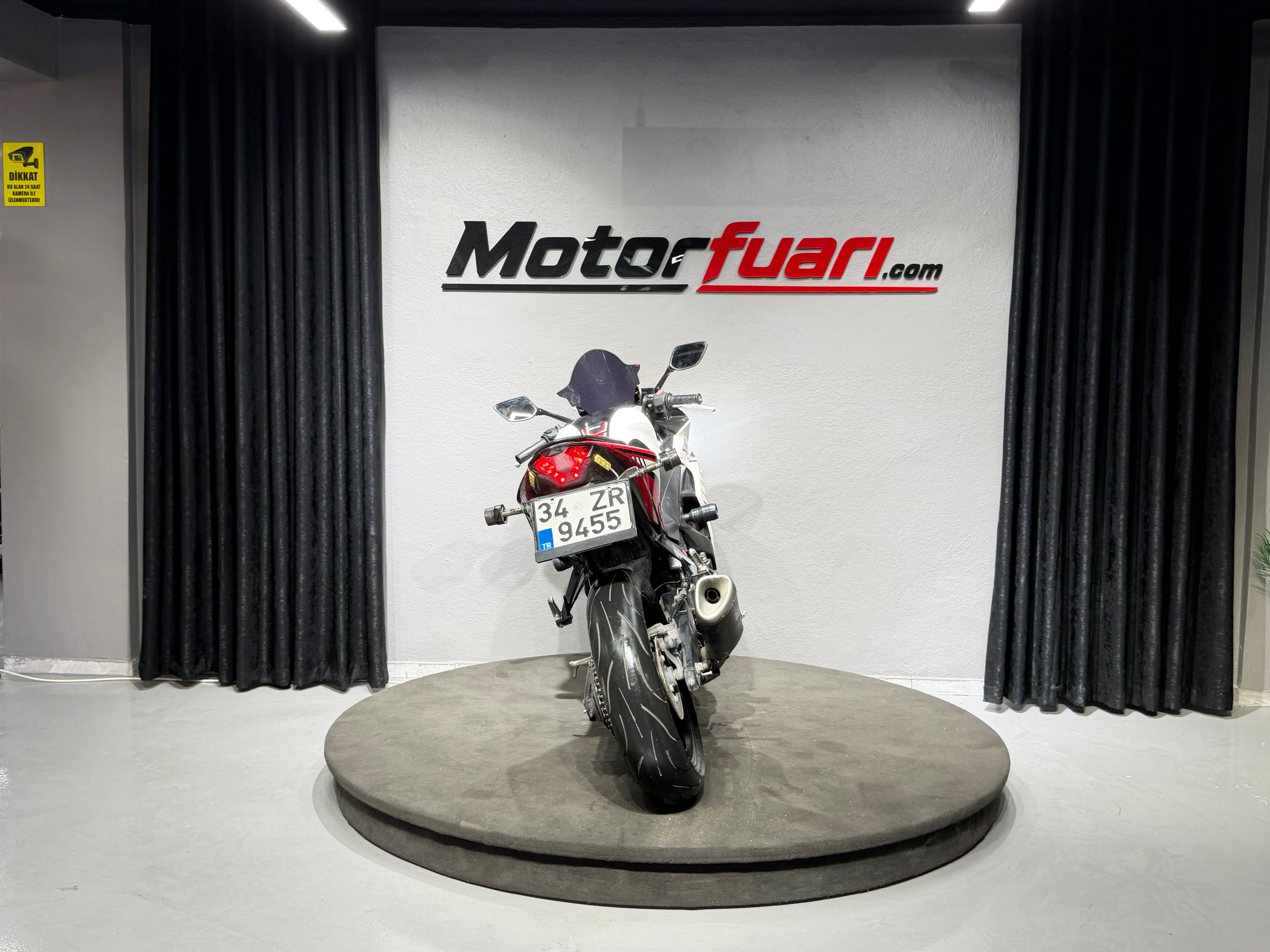 YAMAHA YZF R-25 2016