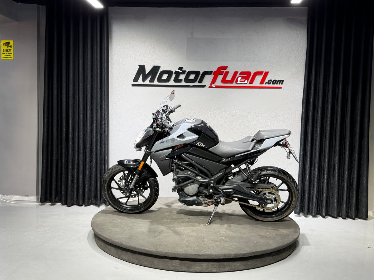 CFMOTO 250 NK 2023