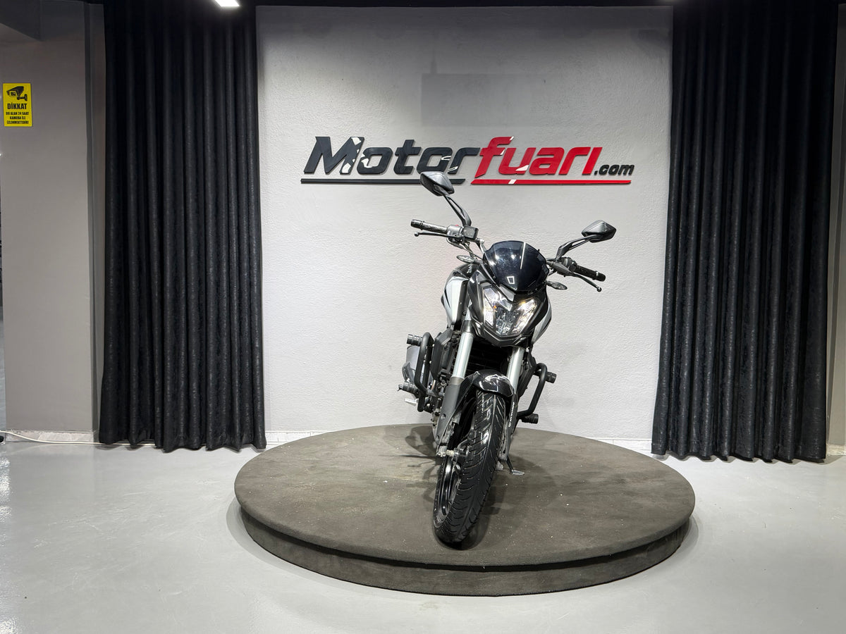 BAJAJ DOMINAR 250 D