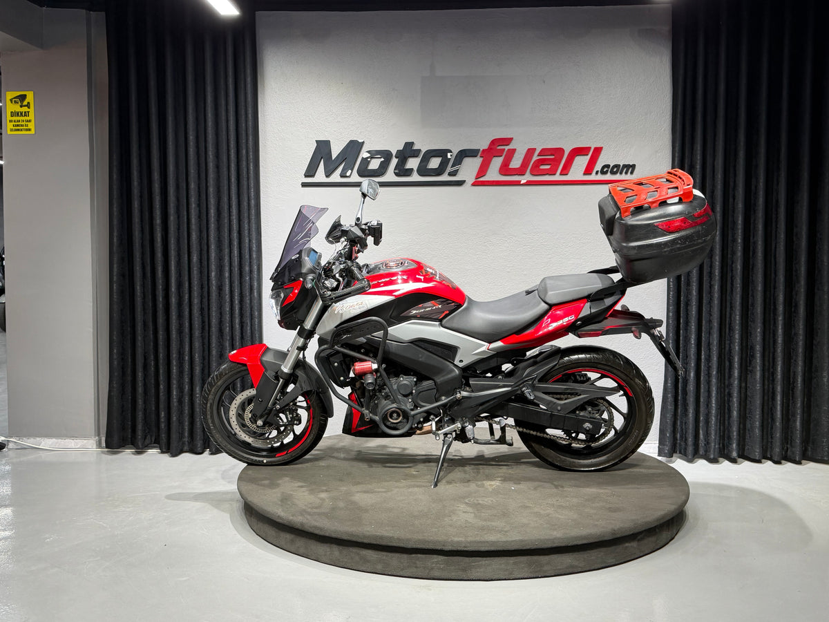 BAJAJ DOMINAR 250 D