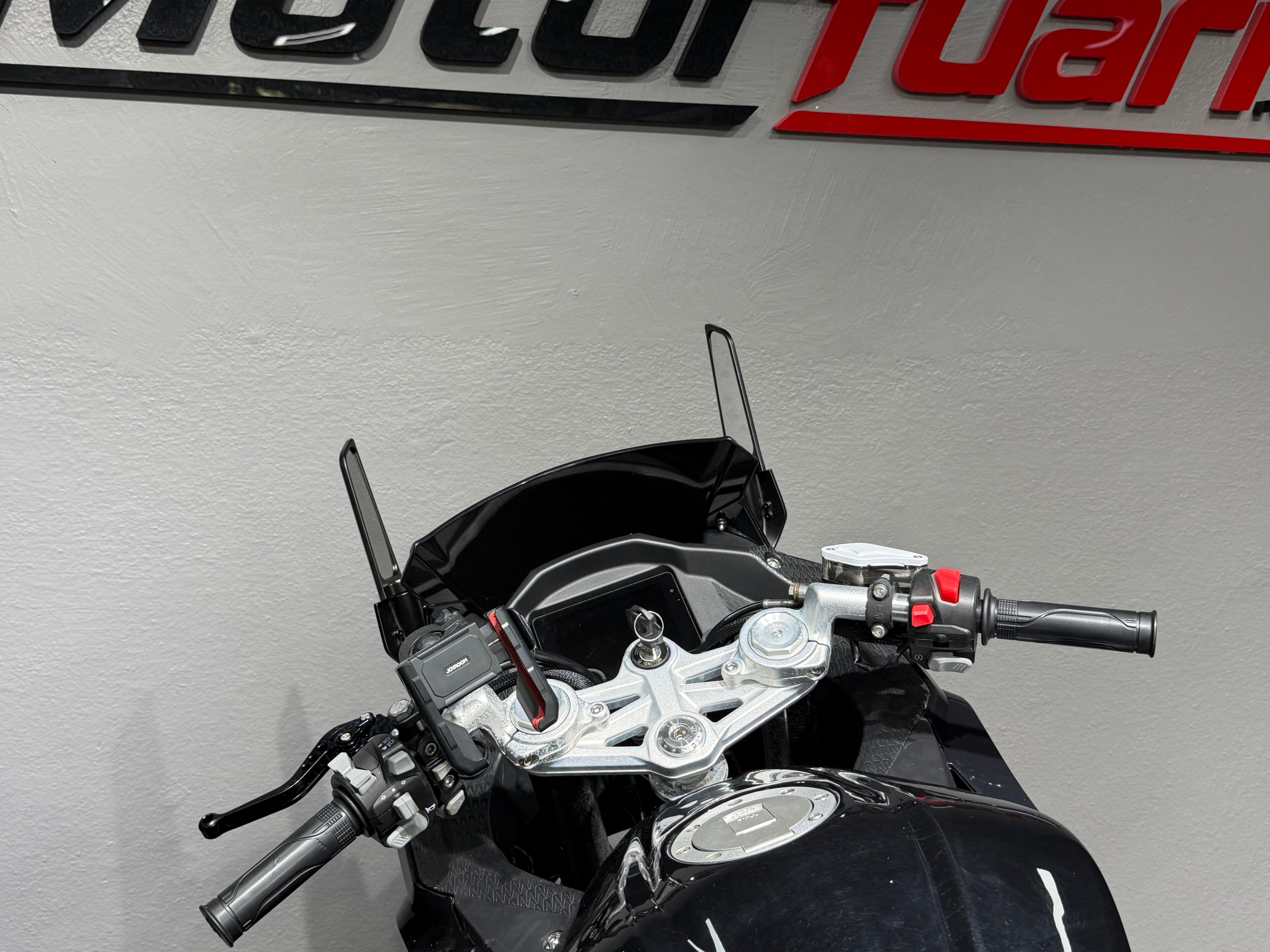 RKS R250 2025