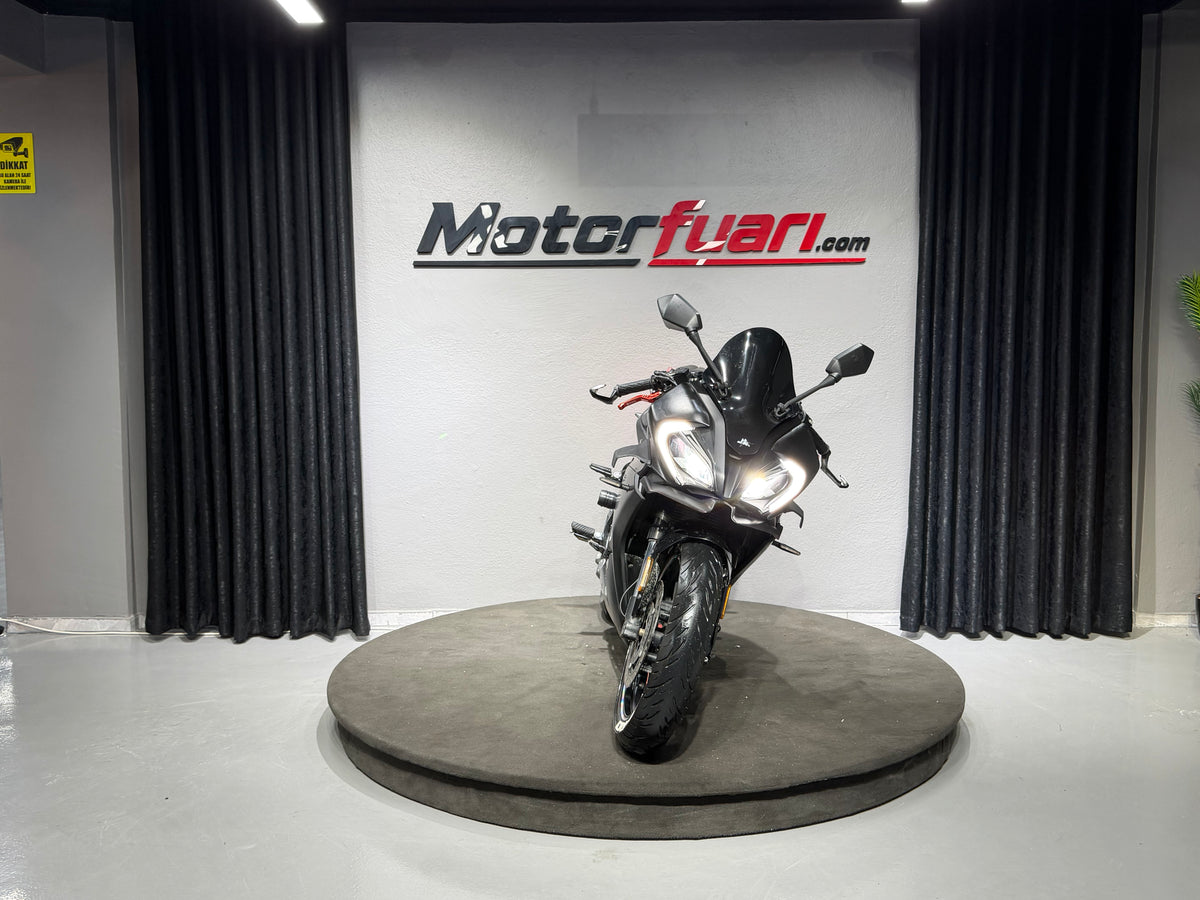 CFMOTO 250 SR