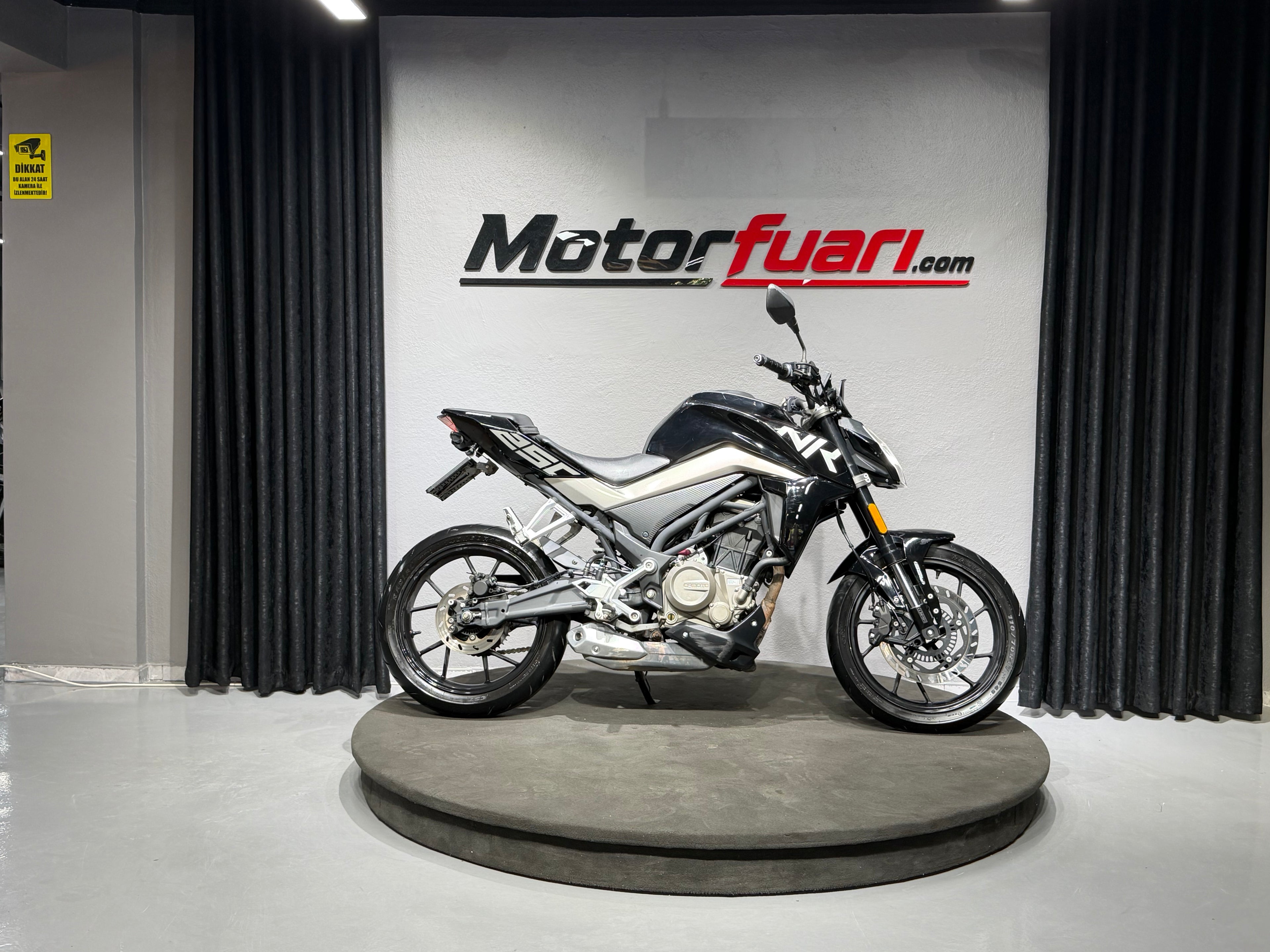 CFMOTO 250 NK 2021